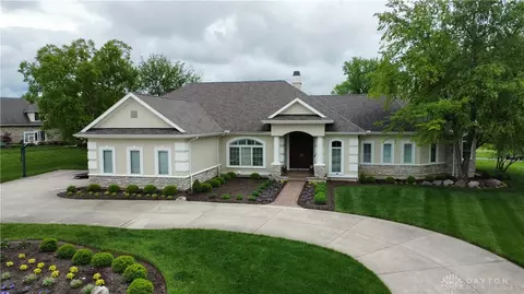 1192 Waters Edge Dr, Centerville, OH 45458