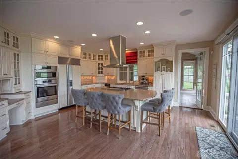 Kitchen - 1192 Waters Edge Dr, Centerville, OH 45458 photo 6 of 7