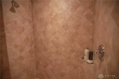 Bath - 1192 Waters Edge Dr, Centerville, OH 45458 photo 7 of 10