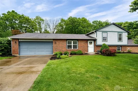 490 Queensgate Rd, Springboro, OH 45066