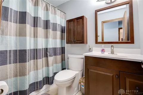 Bath - 490 Queensgate Rd, Springboro, OH 45066 photo 1 of 4