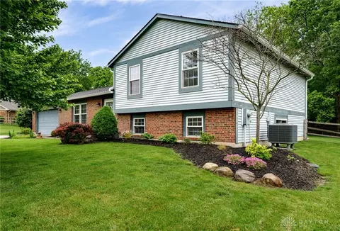 Exterior - 490 Queensgate Rd, Springboro, OH 45066 photo 2 of 7