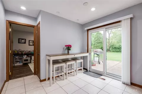 Entry Way - 490 Queensgate Rd, Springboro, OH 45066 photo 4 of 7