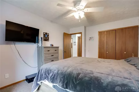 Bedroom - 490 Queensgate Rd, Springboro, OH 45066 photo 4 of 7