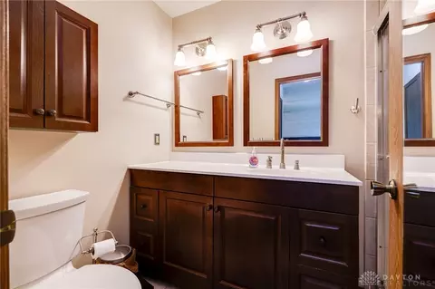 Bath - 490 Queensgate Rd, Springboro, OH 45066 photo 2 of 4