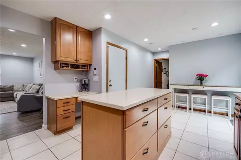 Kitchen - 490 Queensgate Rd, Springboro, OH 45066 photo 4 of 6