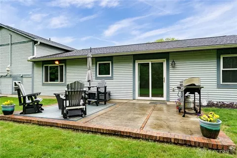 Exterior - 490 Queensgate Rd, Springboro, OH 45066 photo 4 of 7