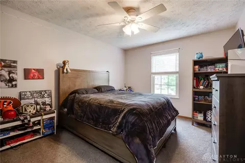 Bedroom - 490 Queensgate Rd, Springboro, OH 45066 photo 3 of 7