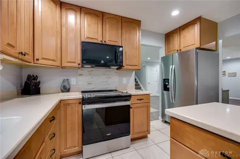 Kitchen - 490 Queensgate Rd, Springboro, OH 45066 photo 3 of 6
