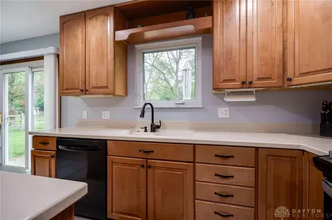 Kitchen - 490 Queensgate Rd, Springboro, OH 45066 photo 2 of 6