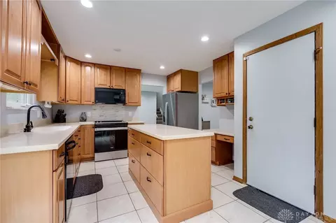 Kitchen - 490 Queensgate Rd, Springboro, OH 45066 photo 6 of 6