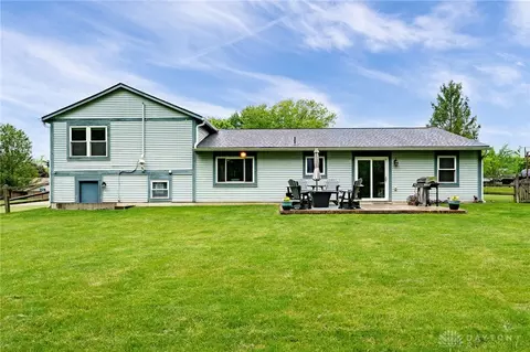 Exterior - 490 Queensgate Rd, Springboro, OH 45066 photo 5 of 7