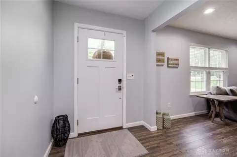 Entry Way - 490 Queensgate Rd, Springboro, OH 45066 photo 1 of 7