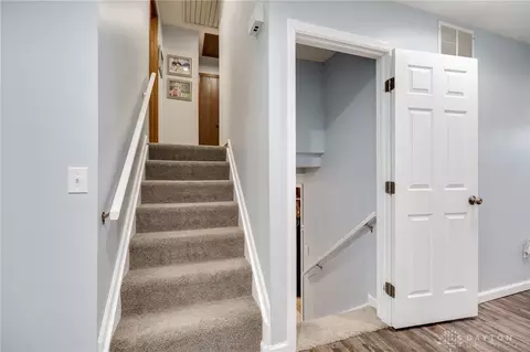 Entry Way - 490 Queensgate Rd, Springboro, OH 45066 photo 5 of 7