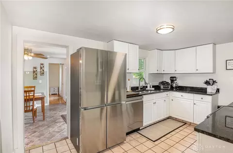 1483 S Burnett Rd, Springfield, OH 45505 photo 6