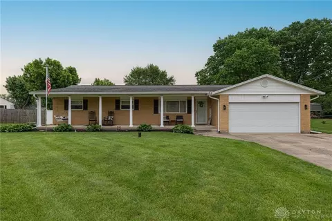 8588 Twincreek Dr, Franklin, OH 45005