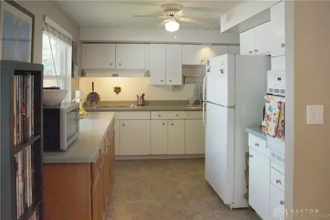4948 Arrowhead Dr, Kettering, OH 45440 photo 16