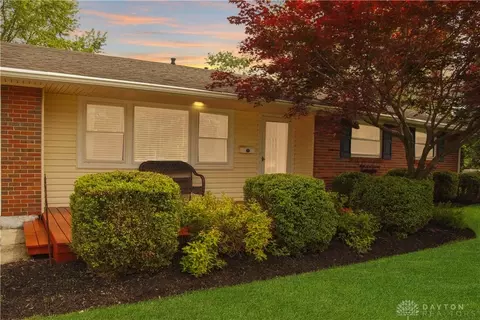 4948 Arrowhead Dr, Kettering, OH 45440 photo 2