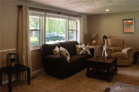 4948 Arrowhead Dr, Kettering, OH 45440 photo 4