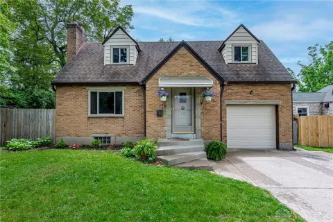 704 Oakview Dr, Kettering, OH 45429