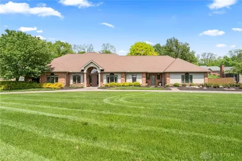 6752 Stillmead Dr, Dayton, OH 45414