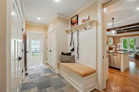 Entry Way - 7502 Euclid Ave, Cincinnati, OH 45243 photo 7 of 8