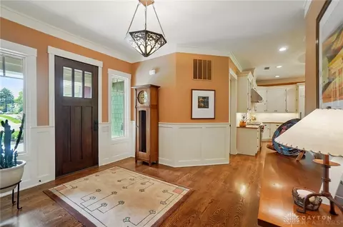 Entry Way - 7502 Euclid Ave, Cincinnati, OH 45243 photo 3 of 8