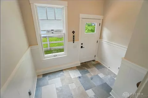 Entry Way - 7502 Euclid Ave, Cincinnati, OH 45243 photo 8 of 8