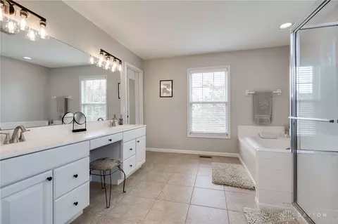 Bath - 280 Thomas Dr, Springboro, OH 45066 photo 2 of 8