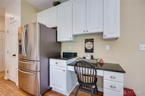 Kitchen - 280 Thomas Dr, Springboro, OH 45066 photo 4 of 5