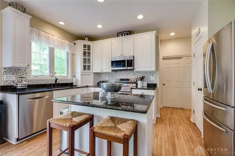 Kitchen - 280 Thomas Dr, Springboro, OH 45066 photo 3 of 5