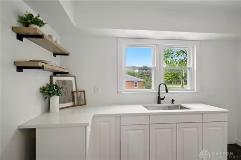 Kitchen - 1730 Miracle Mile, Springfield, OH 45503 photo 3 of 4