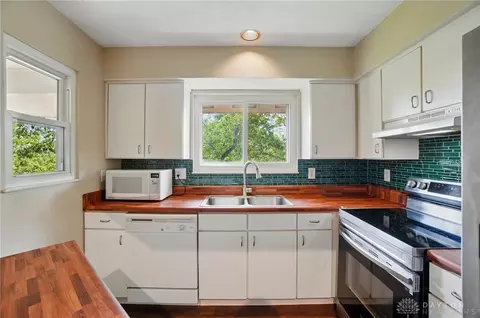 Kitchen - 1175 Captains Brg, Dayton, OH 45458 photo 1 of 3
