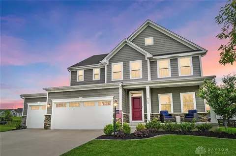 920 Acorn Dr, Sugarcreek Township, OH 45440