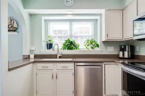 Kitchen - 6800 Cedar Cove Dr, Centerville, OH 45459 photo 4 of 6