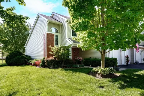 Exterior - 6800 Cedar Cove Dr, Centerville, OH 45459 photo 4 of 11