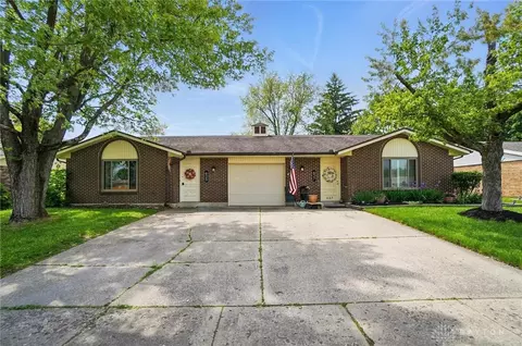 625 Bellaire Dr, Tipp City, OH 45371