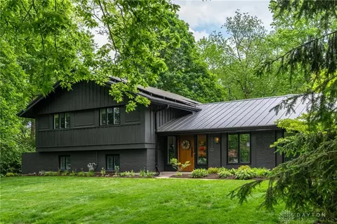 2210 Ridgeway Rd, Oakwood, OH 45419