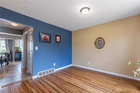 Living - 45 Wheatmore Ct, Springboro, OH 45066 photo 1 of 6