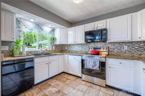 Kitchen - 45 Wheatmore Ct, Springboro, OH 45066 photo 1 of 3