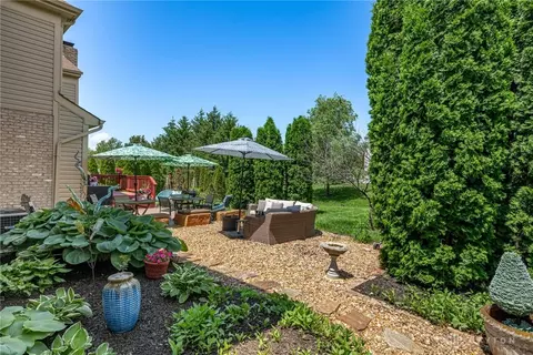 Exterior - 45 Wheatmore Ct, Springboro, OH 45066 photo 9 of 11