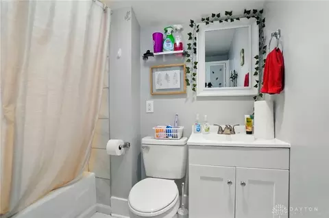 Bath - 724 Garfield Ave, Springfield, OH 45504 photo 1 of 1