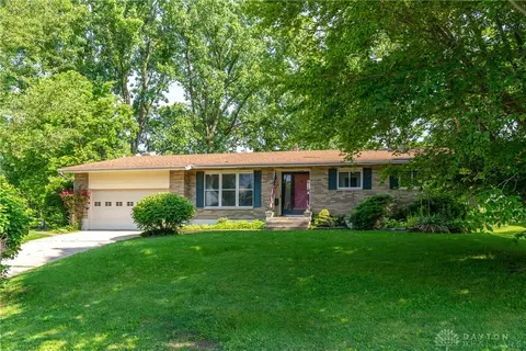 3631 Greenbay Dr, Dayton, OH 45415