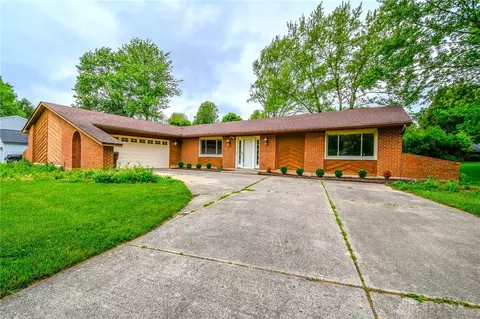 351 Signalfire Dr, Centerville, OH 45458