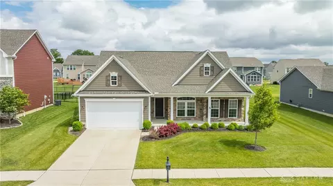 2221 Larkspur Dr, Troy, OH 45373