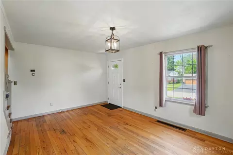 811 Tanglewood Dr, Springfield, OH 45504 photo 5