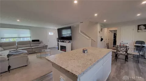 Entry Way - 222 Roebling St, Springfield, OH 45505 photo 1 of 6