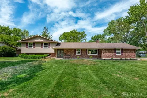 7895 Raintree Rd, Centerville, OH 45459