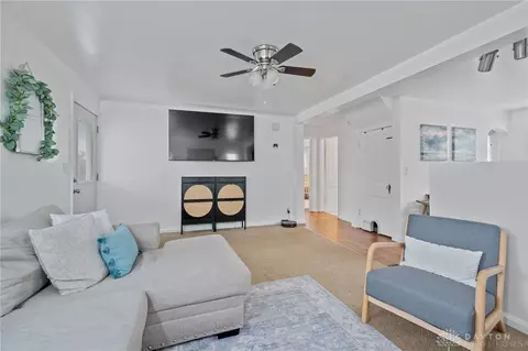 Living - 4582 School Section Rd, Cincinnati, OH 45211 photo 2 of 3