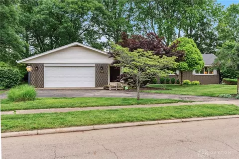 871 Meadow Ln, Xenia, OH 45385